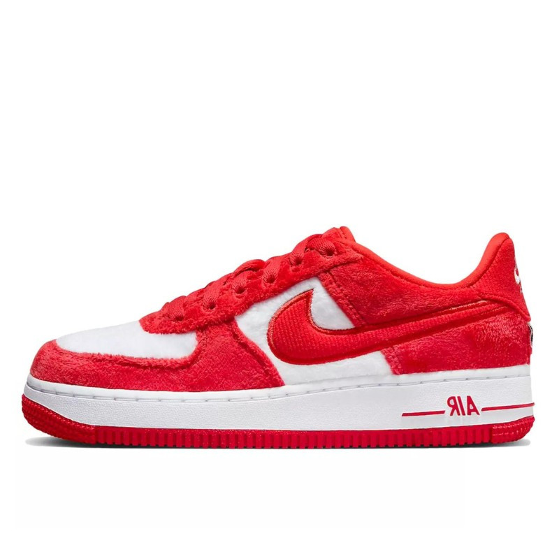 Nike Air Force 1 Low Valentine's Day Fleece, vue de côté