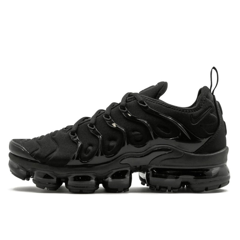Nike Air VaporMax Plus Triple 924453-004