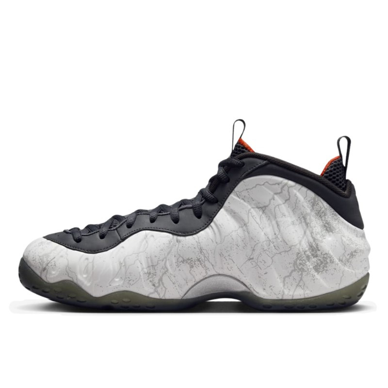 Nike Air Foamposite One Tekken 8 Jin Kazama, vue de côté