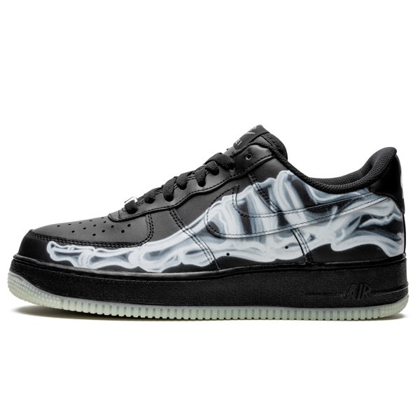 Nike Air Force 1 Low Black Skeleton Halloween 2019, vue de côté