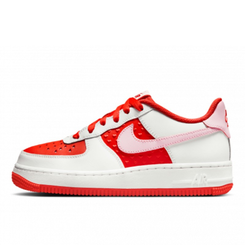 Nike Air Force 1 Low Valentine's Day (2025), vue de côté