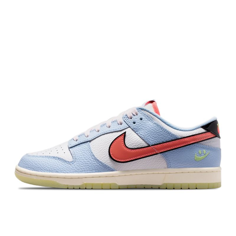 Nike Dunk Low Smiley Swoosh White Hydrogen Blue Crimson, vue de côté