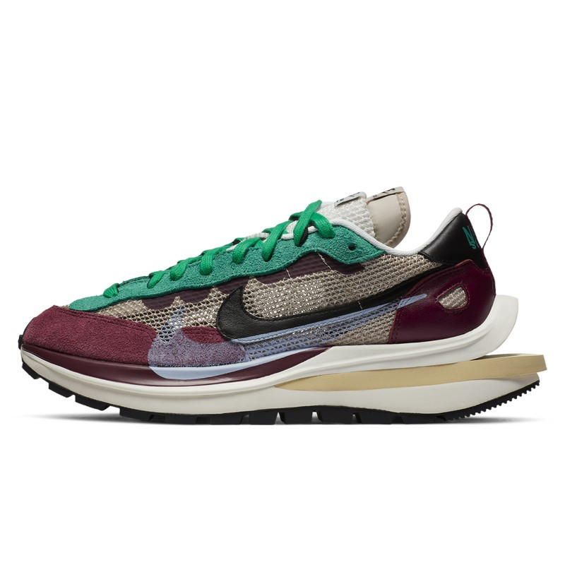 Nike Sacai Vaporwaffle Villain Red Neptune Green, vue de côté