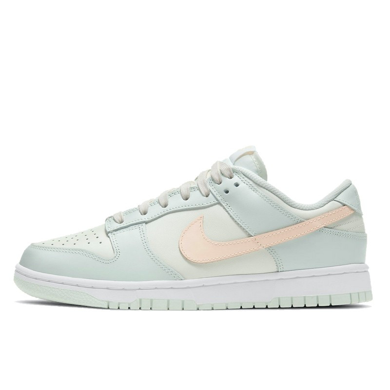 Nike Dunk Low Barely Green, vue de côté