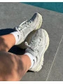 Commente un ???? si tu aimes cette paire !???? :             @charlottewhybrow     ???? : Nike Zoom Vomero 5 Platinum Tint????️ 